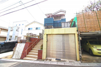 【外観】 | 宇治市宇治大谷　中古戸建 | 最寄り駅は少し遠いですが、バス停『琵琶台3丁目停』が徒歩4分にあり京阪宇治駅まで行けます。