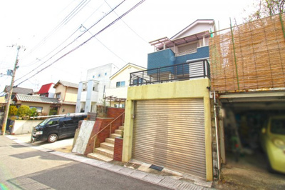 【外観】 | 宇治市宇治大谷　中古戸建 | 《太陽が丘公園》や《植物園》が徒歩圏内にありお散歩やウォーキングが楽しめます。