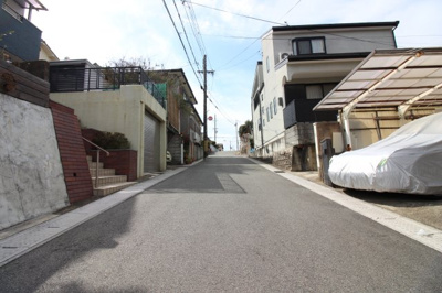 【前面道路含む現地写真】 | 宇治市宇治大谷　中古戸建 | 徒歩圏内に《宇治橋通り商店街》があります！徒歩4分にもスーパーがあり買物には困りません。