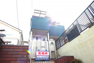 【外観】 | バルコニーが両面にあり陽当り・通風は良好です！洗濯物がたくさん乾かせますね。