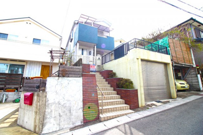 【外観】 | 宇治市宇治大谷　中古戸建 | 《屋根裏収納庫》もあり荷物が多いファミリーでも安心してお引越しして頂けます。