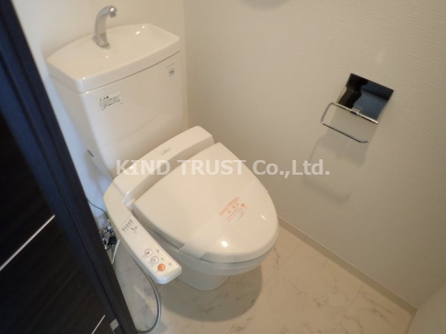 カスタリア新梅田のトイレ|落ち着いた色調のトイレです