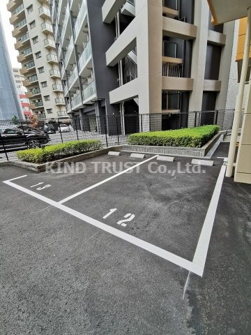 カスタリア新梅田の駐車場