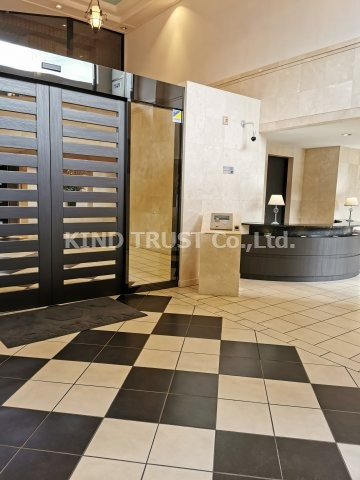 カスタリア新梅田のエントランス