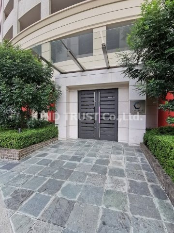 カスタリア新梅田のエントランス