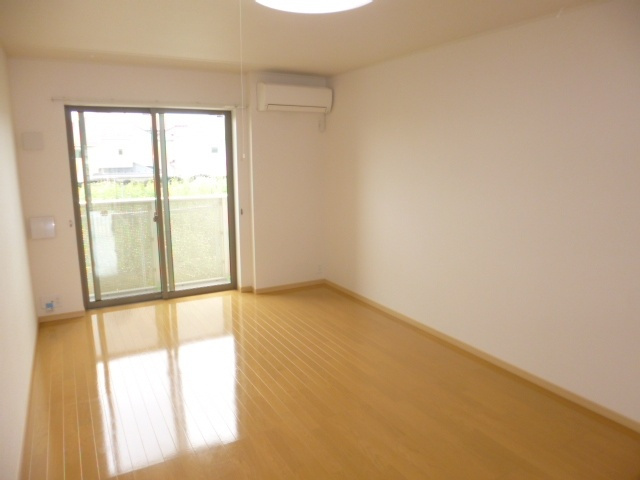 ルミエールⅡの居間・リビング