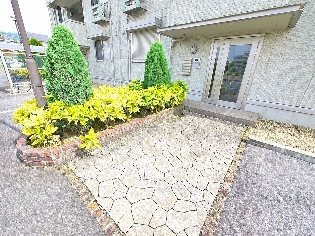 リビングタウン南紀寺のエントランス|綺麗な共有スペース