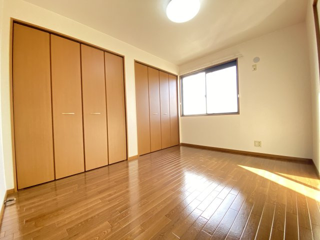 ヴィラ・メープルの洋室