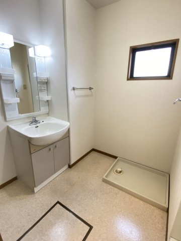 ヴィラ・メープルの洗面所|洗濯機置き場