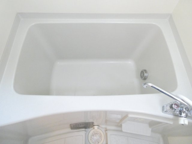 ヴィラ・メープルの浴室|浴槽