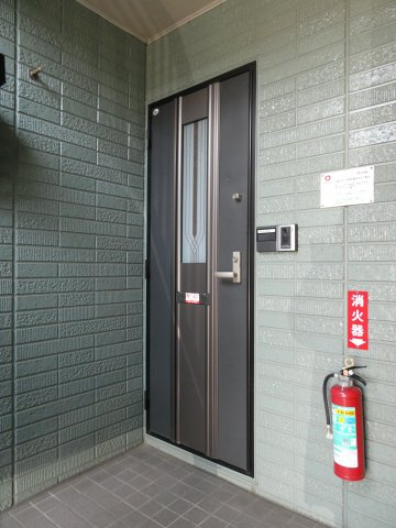 ヴィラ・メープルの玄関|TVモニターホン付き