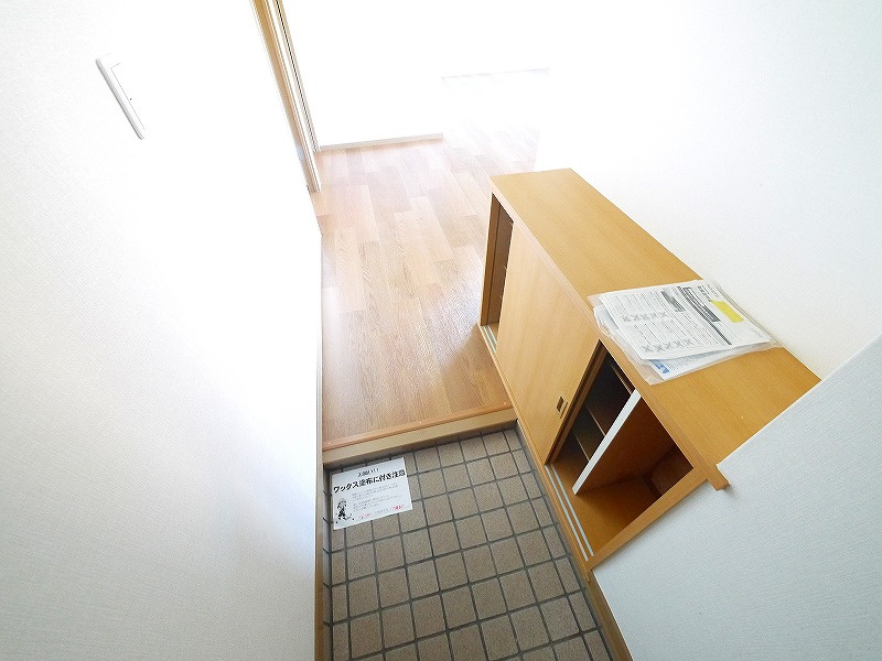 ハイツ108の玄関