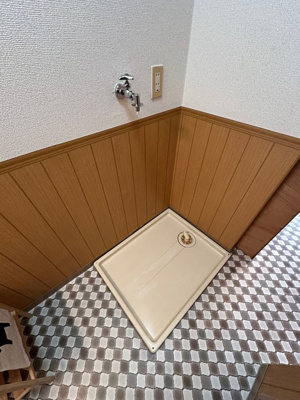 【設備】 | プラージュ | キッチンスペースにある室内洗濯機置き場です♪防水パンが付いているので万が一の漏水にも安心です！