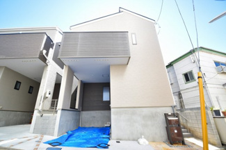 【外観】 | 南向きの新築住宅。完成済みなので見学可能です。