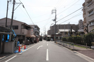 【前面道路含む現地写真】