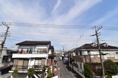 【展望】 | 小平市学園東町3丁目　中古戸建 | 武蔵野の緑を存分に楽しめるのは、低層住宅地域ならではの眺望。夜は星空を見ながらご家族で語り合いを…
