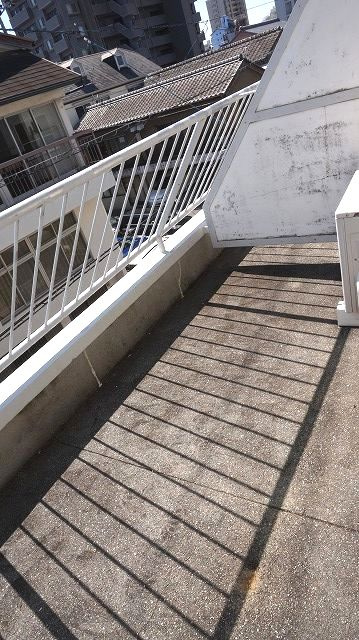 第五前田荘のバルコニー|バルコニーからの眺めを楽しみながら食事をしませんか