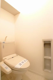 【トイレ】 | 【シャーメゾン】サジテール小倉台C棟 | 今や当たり前の温水洗浄便座です。※実際の間取りは反転となります。