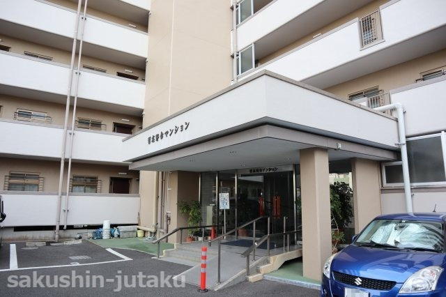 習志野台マンションのエントランス