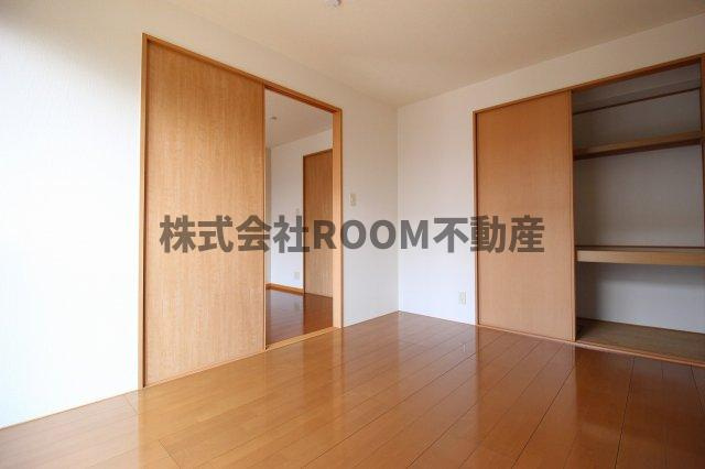 アメニティKの洋室|明るい洋室です