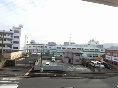 【展望】 | 矢向第２ダイヤモンドマンション | ３階部分からの眺望です。
前面に遮る建物がなく開放感がございます。
