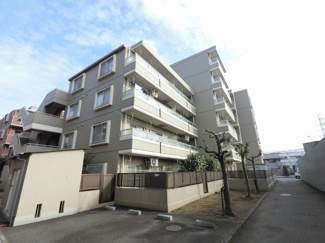 【外観】 | 総戸数３８戸、昭和６１年５月築、管理人は日勤勤務につき管理体制良好です♪
