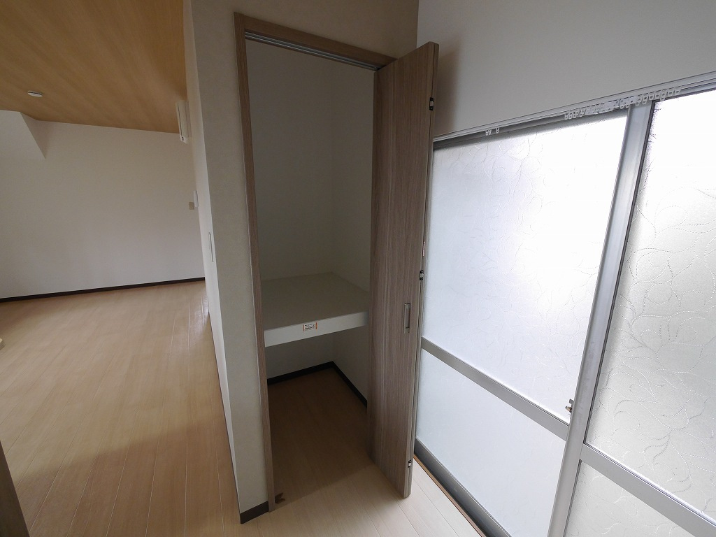 鈴蘭台南町6丁目貸家の収納|ﾊﾟﾝﾄﾘｰとしても使用可能！