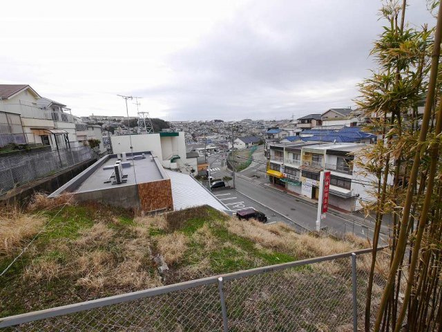 鈴蘭台南町6丁目貸家の展望