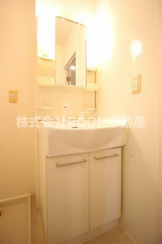 グランカーサの独立洗面台|独立洗面台、小物を置くことができて便利です