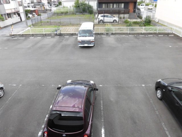 プレミール　シャンブルの駐車場
