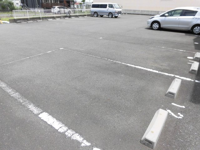 プレミール　シャンブルの駐車場