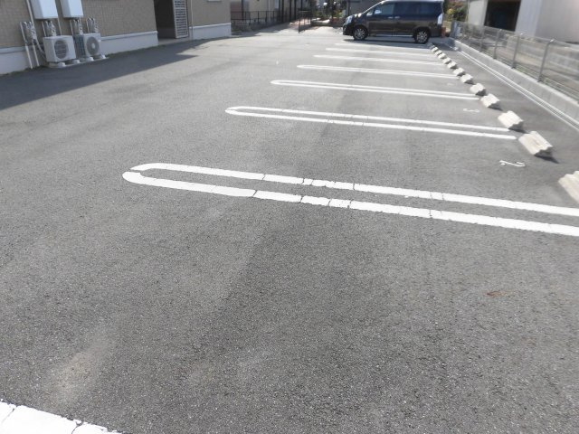 メゾン・ド・ラ・フェルテの駐車場