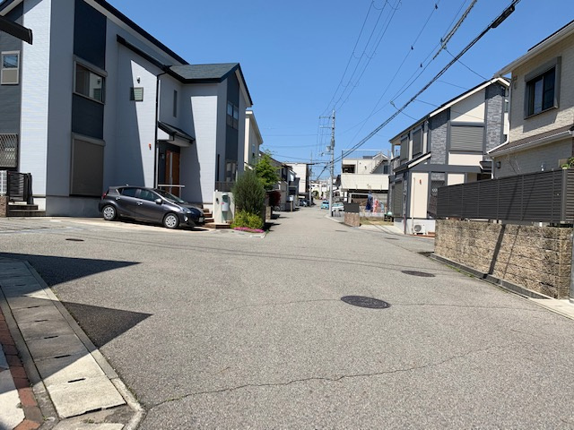 三田市下深田Ｂ号地　土地の前面道路含む現地写真