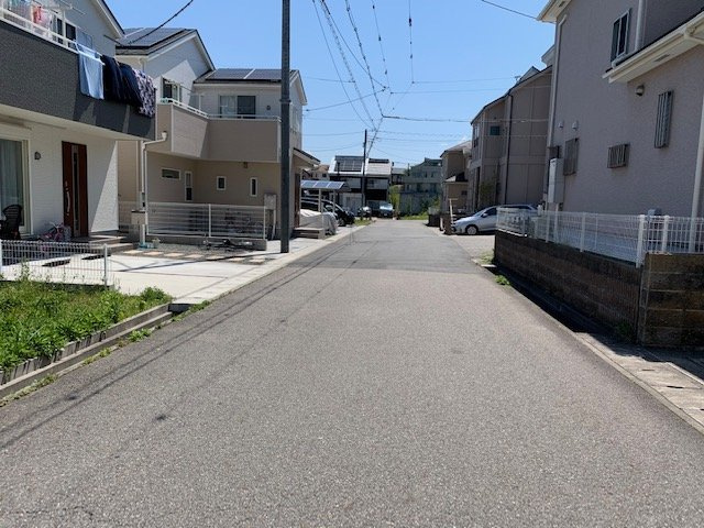 三田市下深田Ｂ号地　土地の前面道路含む現地写真