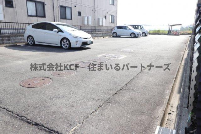 エスポワールの駐車場|車をお持ちの方に嬉しい駐車場付きの物件です