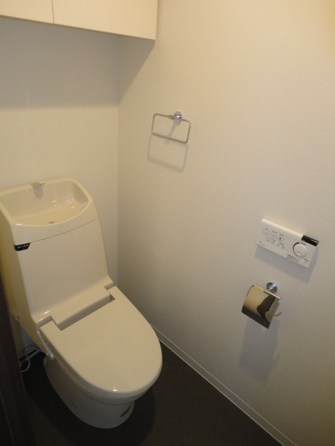 アソシア諏訪野テラス【キャッシュバック対象物件】のトイレ|コンパクトで使いやすいトイレです