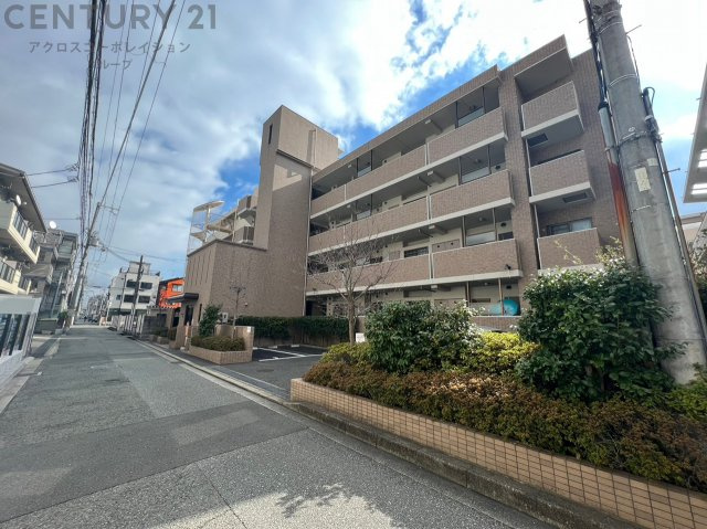阪急塚口駅徒歩4分、ＪＲ塚口駅徒歩8分の立地です。