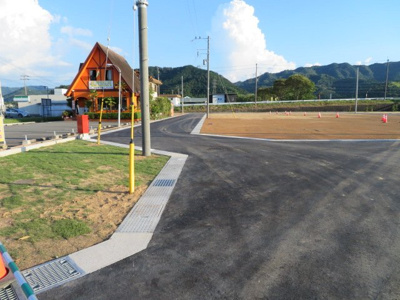 【外観】 | 柏原パークタウン | 分譲地入口付近東側より撮影（８月５日現在）