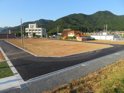 【外観】 | 柏原パークタウン | 南側道路より撮影（８月５日現在）