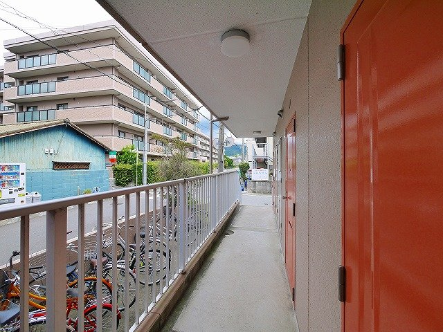 サンサーラ奈良Ｈ＆Ｓのその他共用部分|明るい共用廊下。