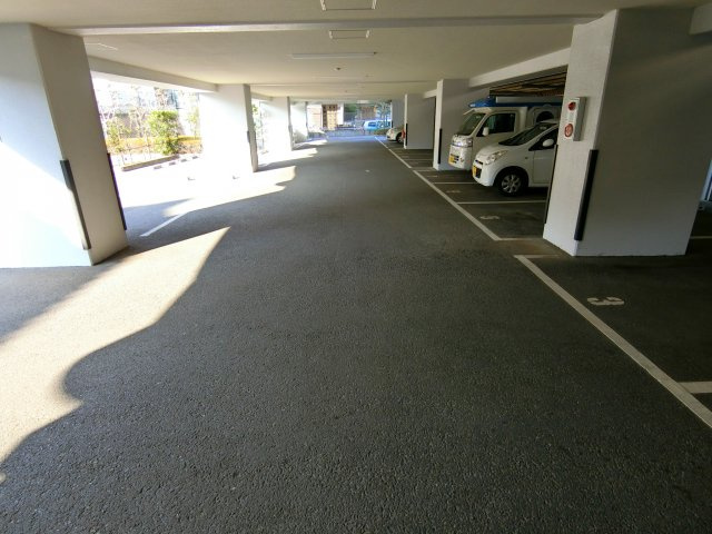 グラン・プラースの駐車場