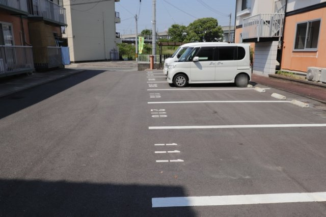 レジデンス21THの駐車場