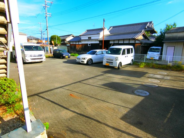 リバーヒル喜志の駐車場