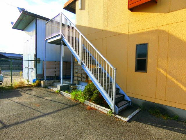 リバーヒル喜志のエントランス