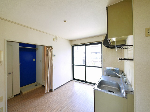 エクレール平城Aの居間・リビング|使いやすいリビングです