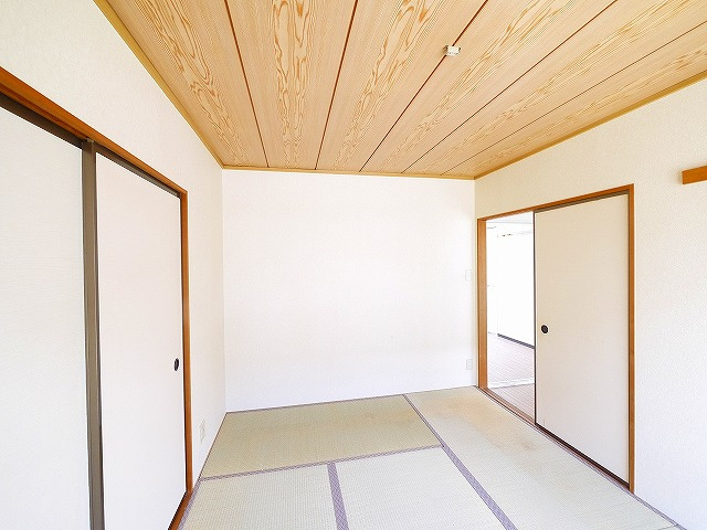 エクレール平城Aの和室|い草の香りが落ち着く素敵な和室です