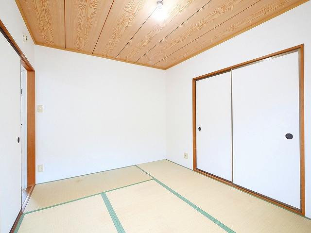 エクレール平城Aの和室|ゆったりとくつろげる和室です