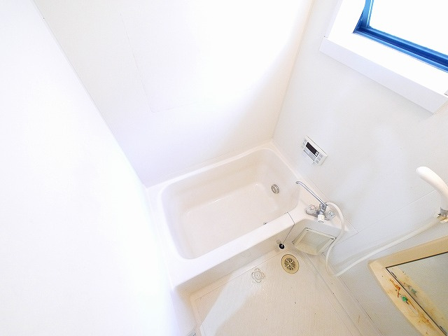 エクレール平城Aの浴室|日々の暮らしに欠かせないお風呂です