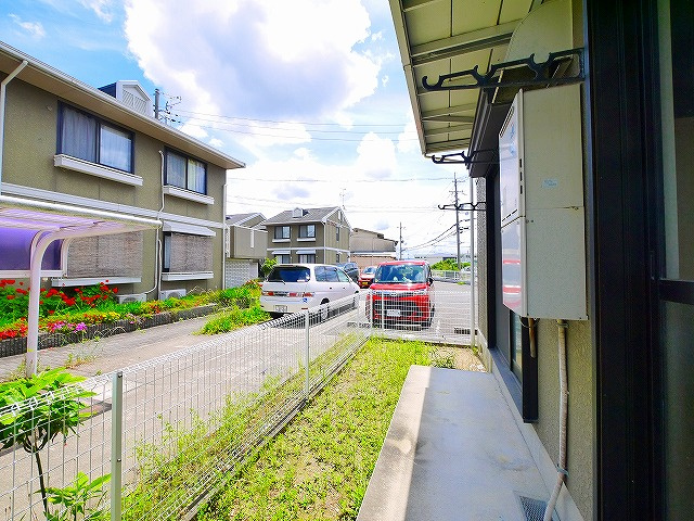 エクレール平城Aの庭|簡単な家庭菜園も楽しめるお庭です