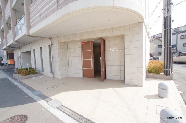 EL-Sia Umekita　仲介手数料無料のエントランス